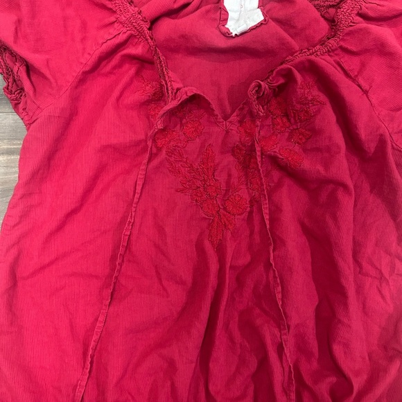💗Vibrant Red Smocked Blouse with Embroided Flowers - Picture 2 of 3